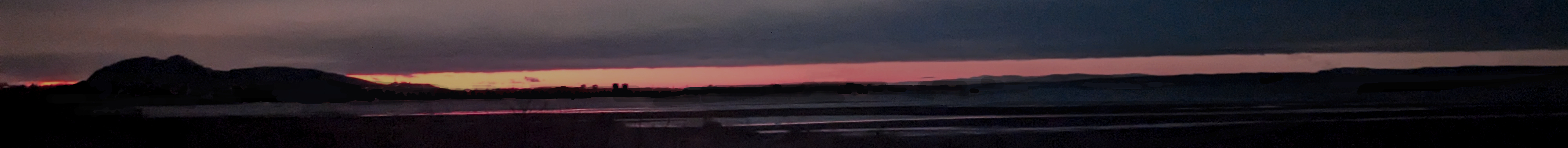 The edinburgh skyline in the evening, photograph.